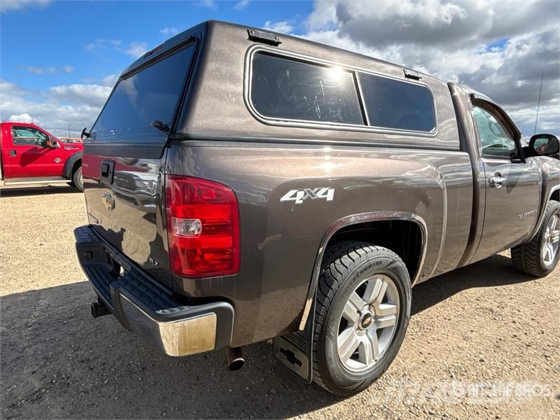 Chevrolet Silverado 1500 4x4 Pickup Diger