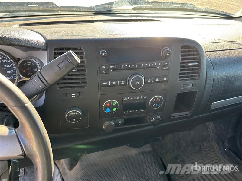 Chevrolet Silverado 1500 LT 4x4 Crew Cab Pickup Anders