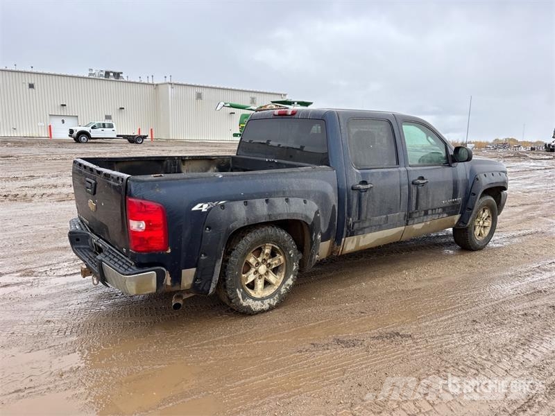 Chevrolet Silverado 1500 LT 4x4 Crew Cab Pickup Altele