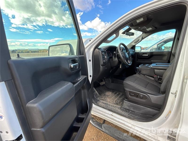 Chevrolet Silverado 1500 4x4 Crew Cab Pickup Muu