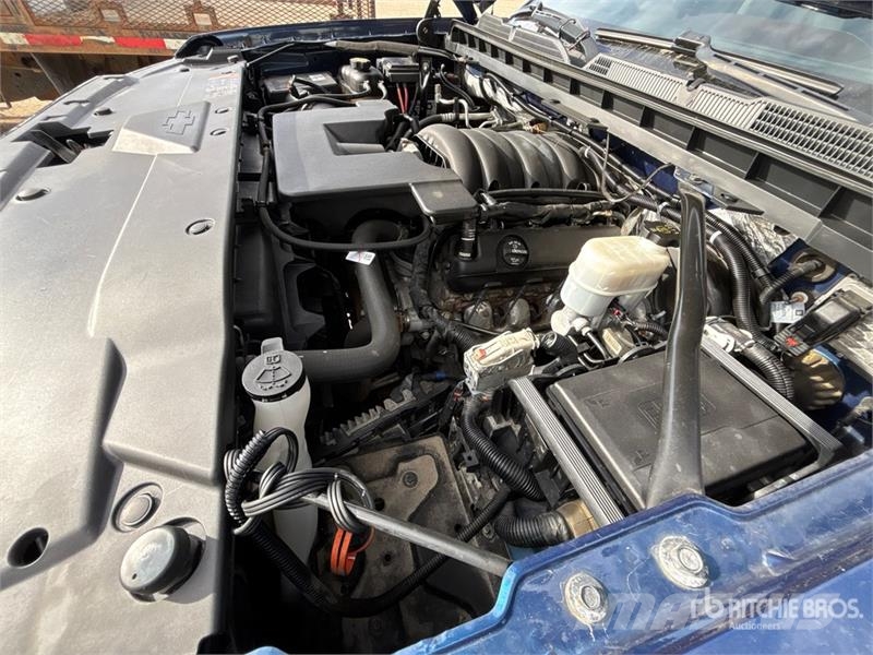 Chevrolet Silverado 1500 4x4 Crew Cab Pickup Egyéb