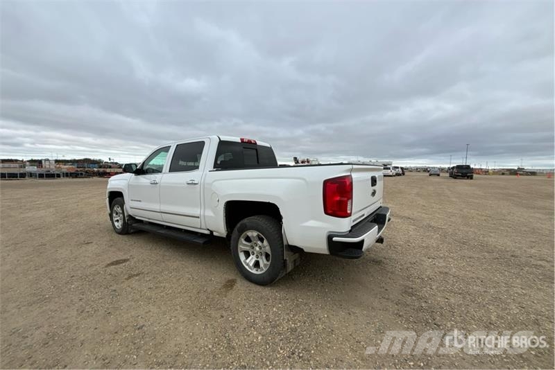 Chevrolet Silverado 1500 LT 4x4 Crew Cab Pickup Další