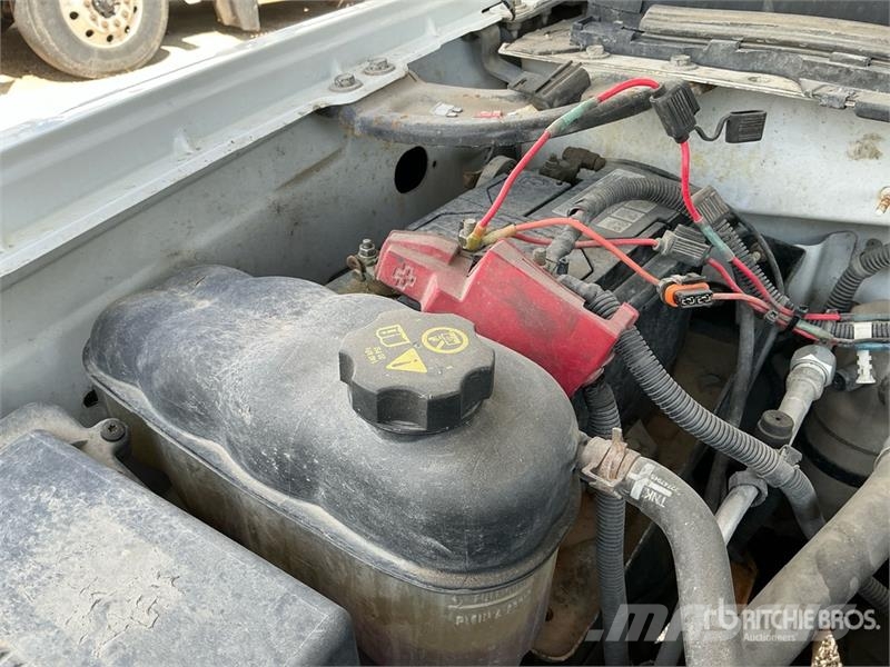 Chevrolet Silverado 2500HD 4x4 Extended Cab Cab and Chassis 캐빈 및 인테리어