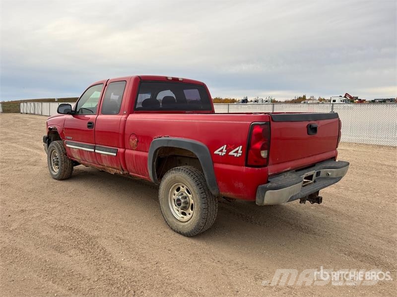 Chevrolet Silverado 2500 HD 4x4 Extended Cab Pickup Прочие фургоны