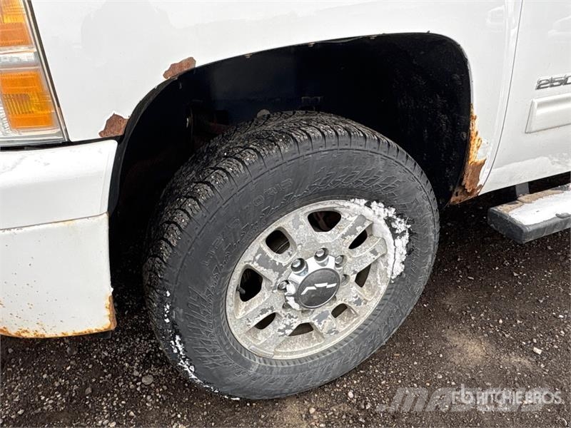 Chevrolet Silverado 2500HD LT 4x4 Crew Cab Snow Plow Truck Municipal/vehicul cu uz general