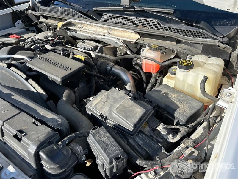 Chevrolet Silverado 2500HD LTZ 4x4 Crew Cab Pickup Egyéb