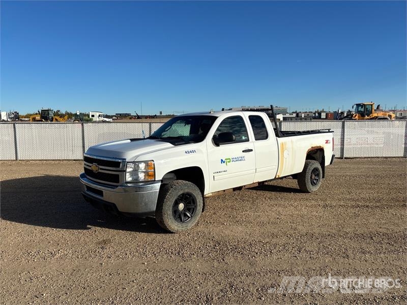 Chevrolet Silverado 2500 LT 4x4 Extended Cab Pickup أخرى