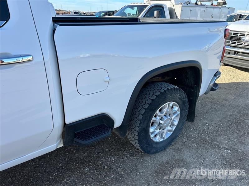 Chevrolet Silverado 2500HD LTZ 4x4 Crew Cab Pickup Egyéb