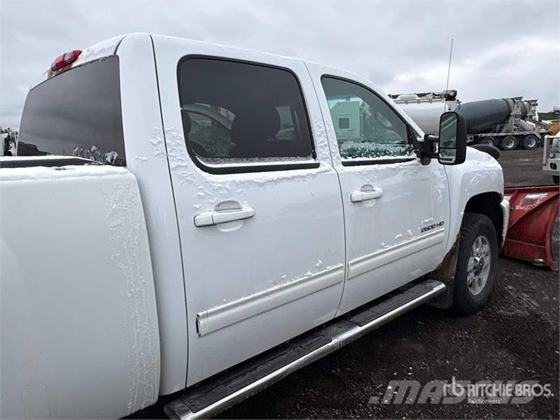 Chevrolet Silverado 2500HD LT 4x4 Crew Cab Snow Plow Truck Municipal/vehicul cu uz general
