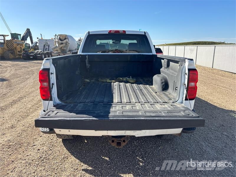 Chevrolet Silverado 2500 High Country 4x4 Crew Cab Pickup أخرى