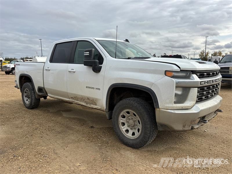 Chevrolet Silverado 2500 LT 4x4 Crew Cab Pickup (Inoperable) Andre varebiler