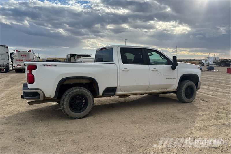 Chevrolet Silverado 2500HD 4x4 Crew Cab Pickup Други