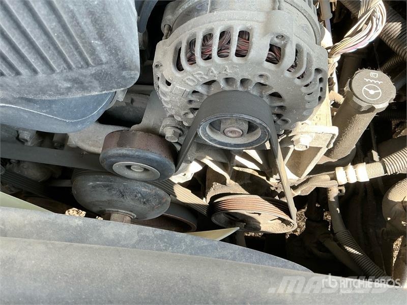 Chevrolet Silverado 2500HD 4x4 Extended Cab Cab and Chassis 캐빈 및 인테리어