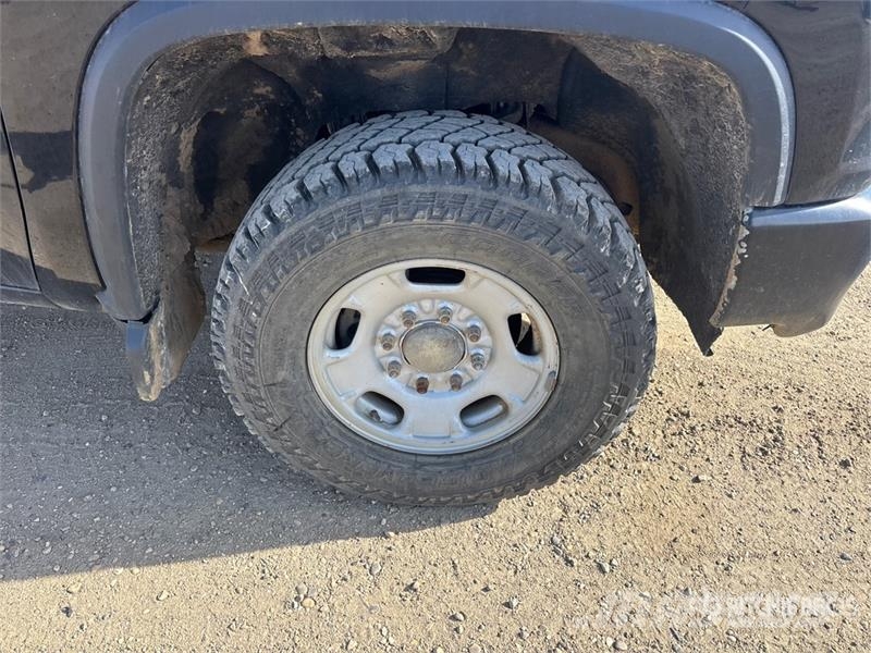 Chevrolet Silverado 2500HD 4x4 Crew Cab Pickup Други
