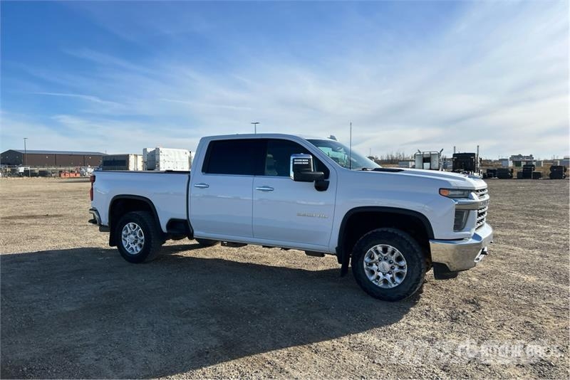 Chevrolet Silverado 2500HD LTZ 4x4 Crew Cab Pickup Egyéb