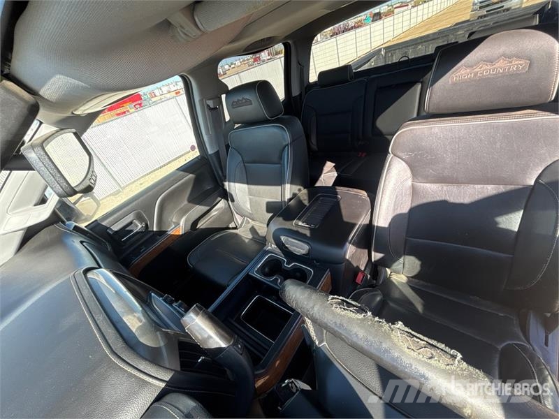 Chevrolet Silverado 2500 High Country 4x4 Crew Cab Pickup أخرى
