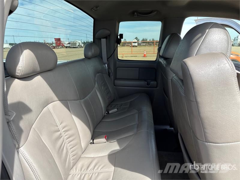 Chevrolet Silverado 2500 LT 4x2 Extended Cab Pickup Kita
