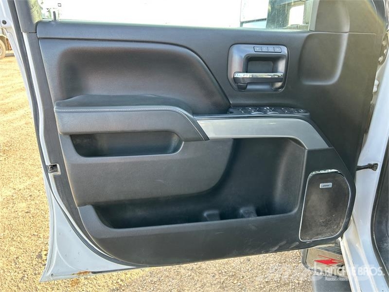 Chevrolet Silverado 2500HD LTZ 4x4 Crew Cab Pickup Andre varebiler