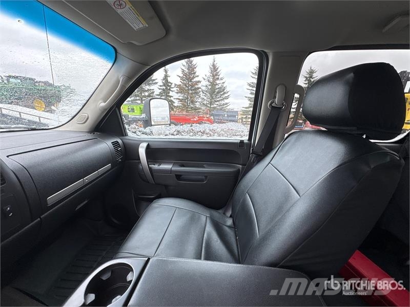 Chevrolet Silverado 2500HD LT 4x4 Crew Cab Snow Plow Truck Municipal/vehicul cu uz general