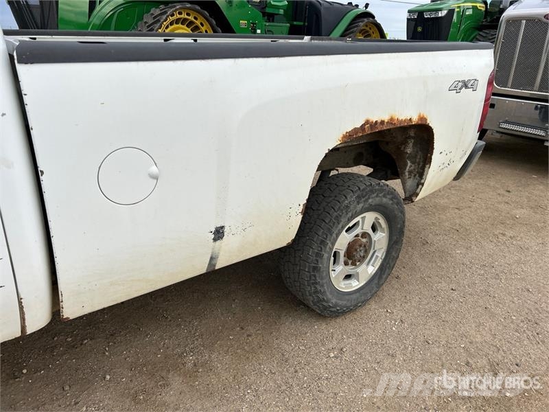 Chevrolet Silverado 2500 LT 4x4 Extended Cab Pickup Muu