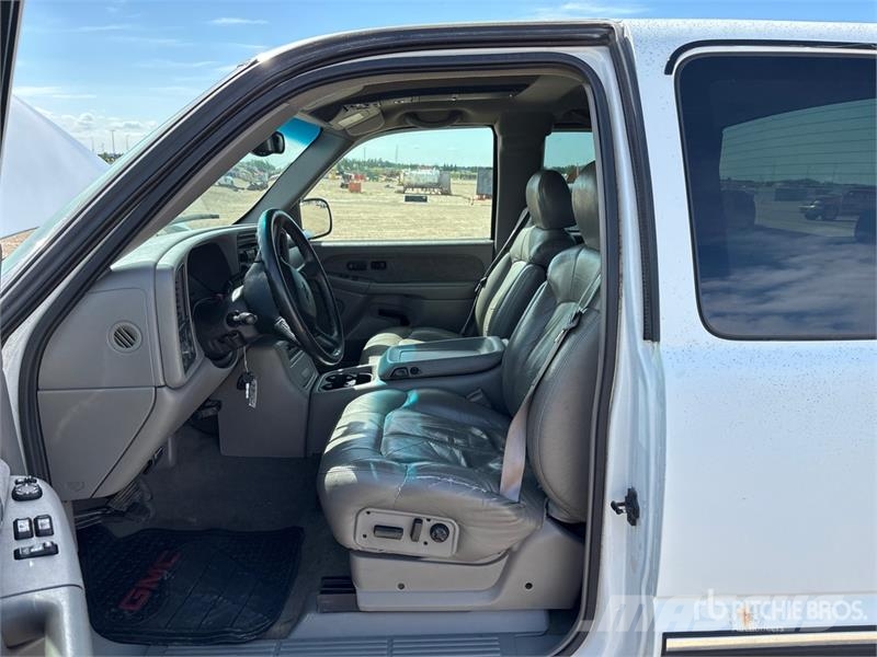 Chevrolet Silverado 2500 LT 4x2 Extended Cab Pickup Kita