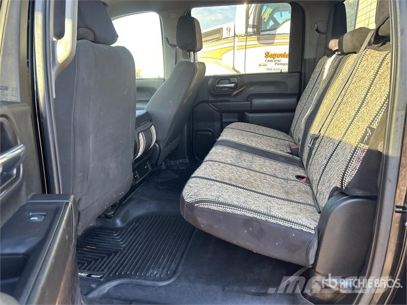 Chevrolet Silverado 2500 4x4 Crew Cab Pickup Otros