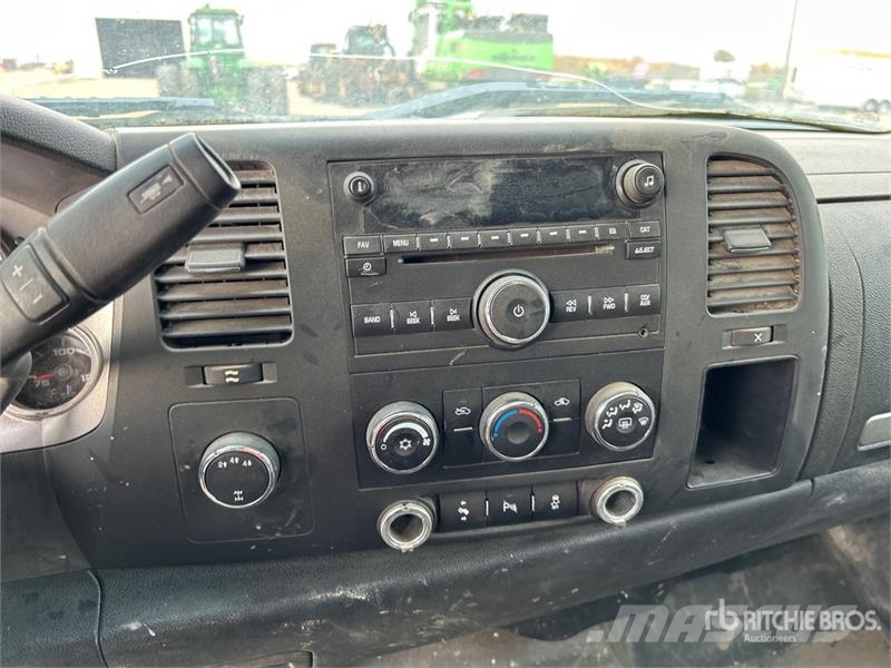 Chevrolet Silverado 2500 LT 4x4 Extended Cab Pickup Muu