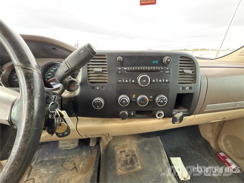 Chevrolet Silverado 2500HD 平板式/側卸式卡車