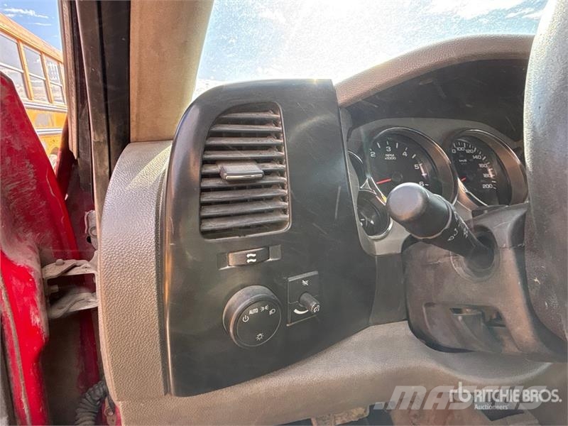 Chevrolet Silverado 2500HD 4x4 Extended Cab Utility Truck Bestelwagens met open laadbak