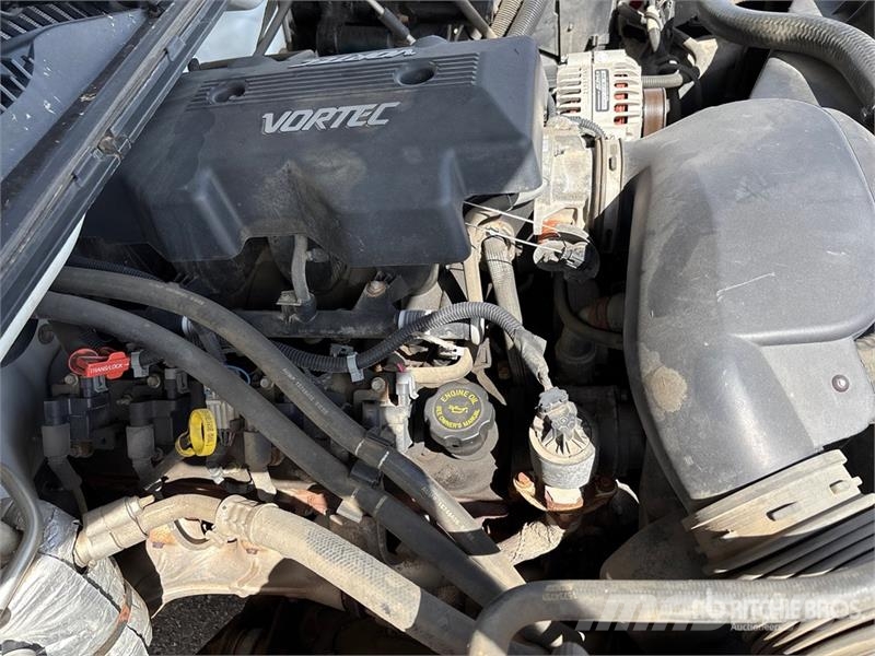 Chevrolet Silverado 2500 LT 4x2 Extended Cab Pickup Kita