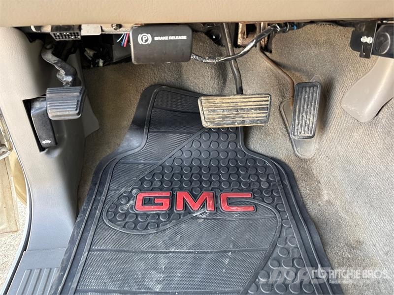 Chevrolet Silverado 2500 LT 4x2 Extended Cab Pickup Kita
