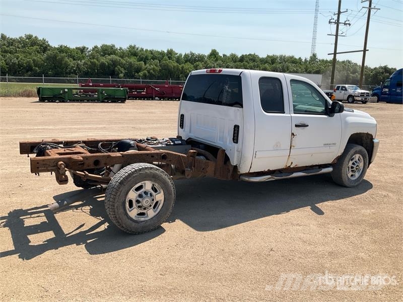 Chevrolet Silverado 2500HD 4x4 Extended Cab Cab and Chassis 캐빈 및 인테리어