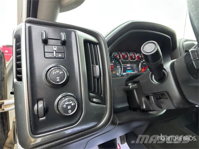 Chevrolet Silverado 2500HD LTZ 4x4 Crew Cab Pickup Andre varebiler