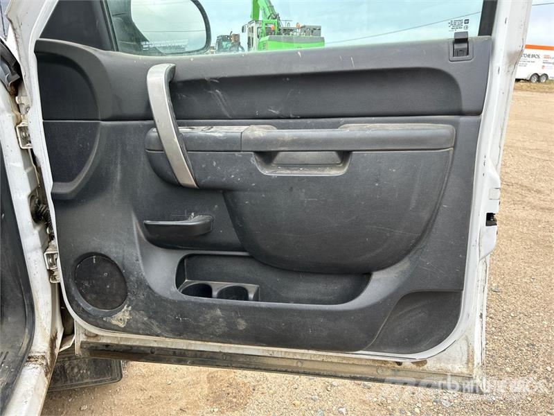 Chevrolet Silverado 2500 LT 4x4 Extended Cab Pickup Muu
