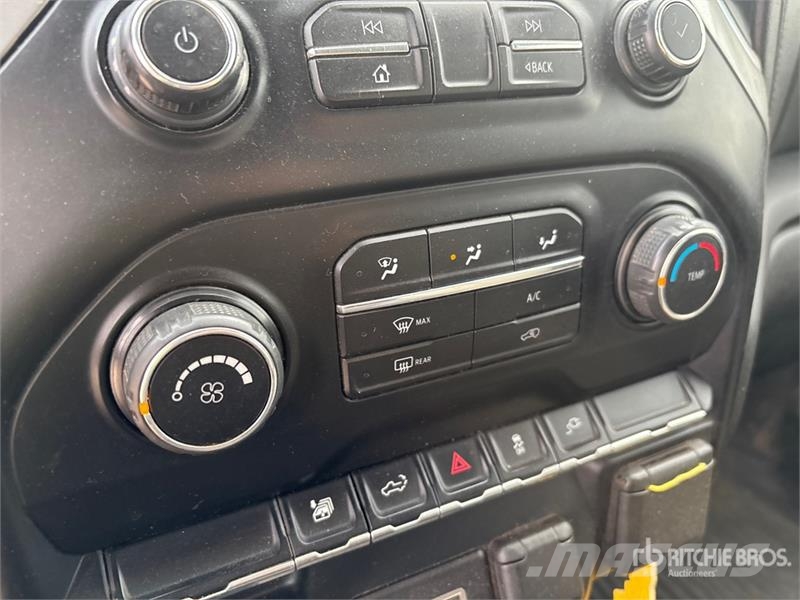 Chevrolet Silverado 2500HD 4x4 Crew Cab Pickup Други