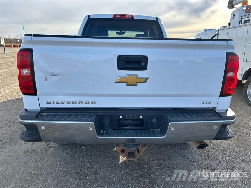 Chevrolet Silverado 2500HD LTZ 4x4 Crew Cab Pickup Andre varebiler