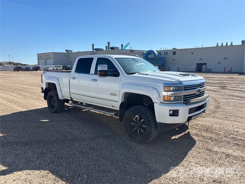 Chevrolet Silverado 2500 High Country 4x4 Crew Cab Pickup Ostalo