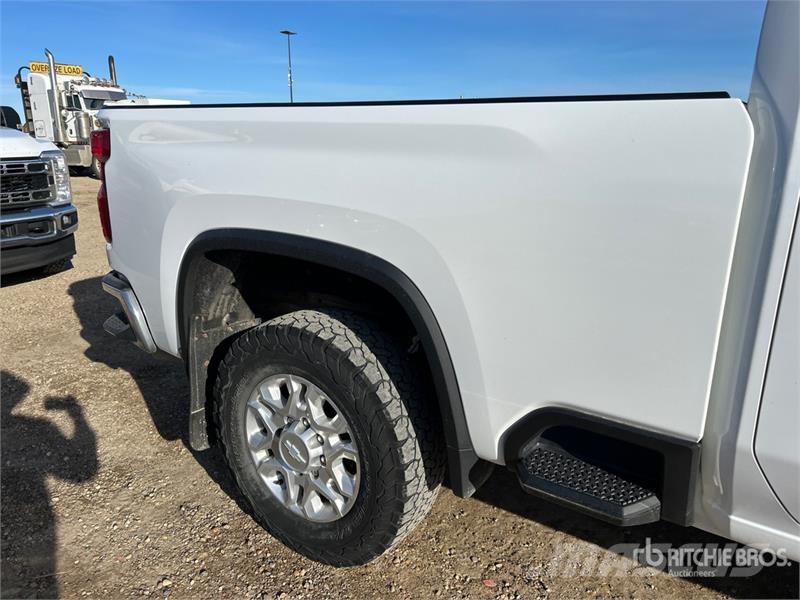 Chevrolet Silverado 2500HD LTZ 4x4 Crew Cab Pickup Egyéb