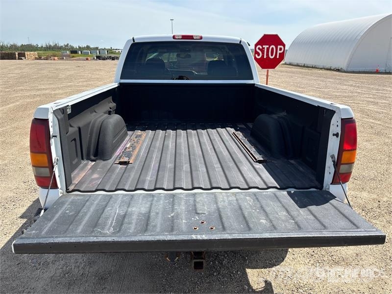Chevrolet Silverado 2500 LT 4x2 Extended Cab Pickup Kita