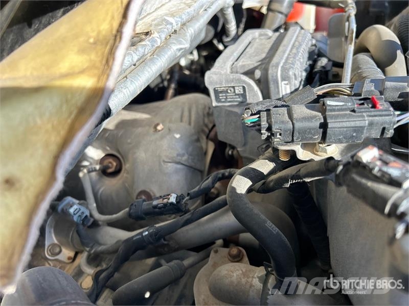 Chevrolet Silverado 2500HD LTZ 4x4 Crew Cab Pickup Egyéb
