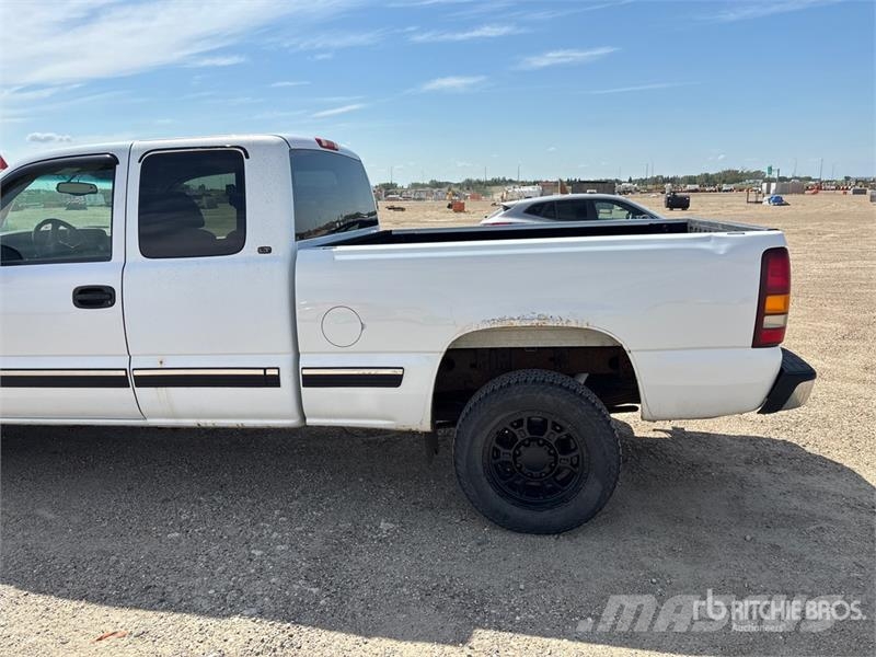 Chevrolet Silverado 2500 LT 4x2 Extended Cab Pickup Kita