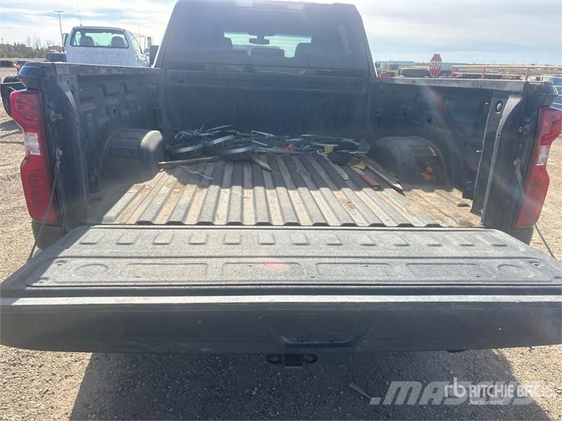 Chevrolet Silverado 2500HD 4x4 Crew Cab Pickup Други