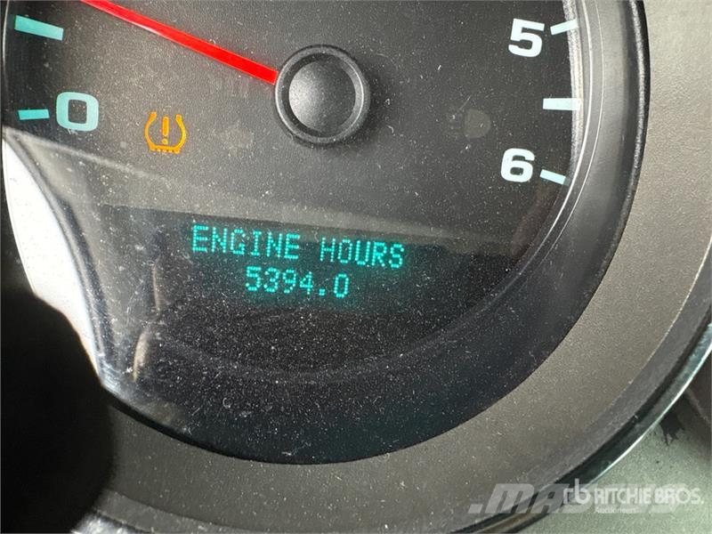 Chevrolet Silverado 2500HD LT 4x4 Crew Cab Snow Plow Truck Municipal/vehicul cu uz general