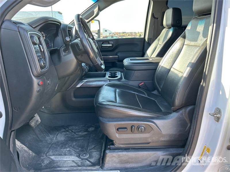 Chevrolet Silverado 2500HD LTZ 4x4 Crew Cab Pickup Egyéb