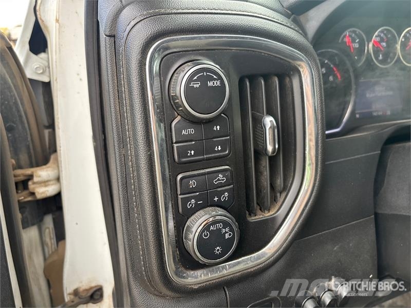 Chevrolet Silverado 2500HD 4x4 Crew Cab Pickup Други