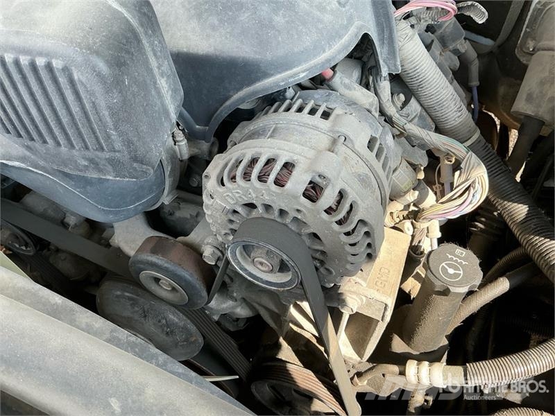 Chevrolet Silverado 2500HD 4x4 Extended Cab Cab and Chassis 캐빈 및 인테리어