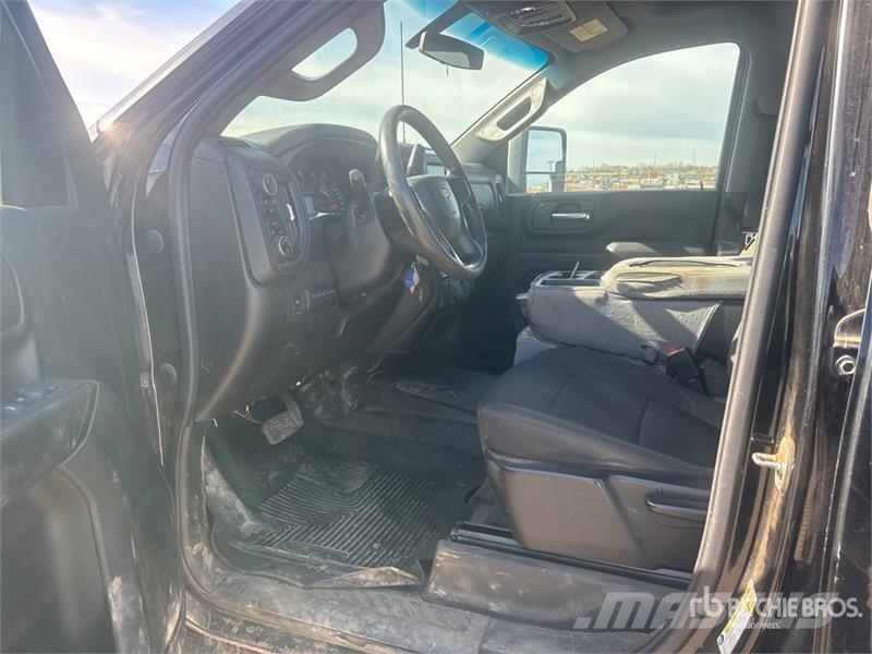 Chevrolet Silverado 2500HD 4x4 Crew Cab Pickup Други