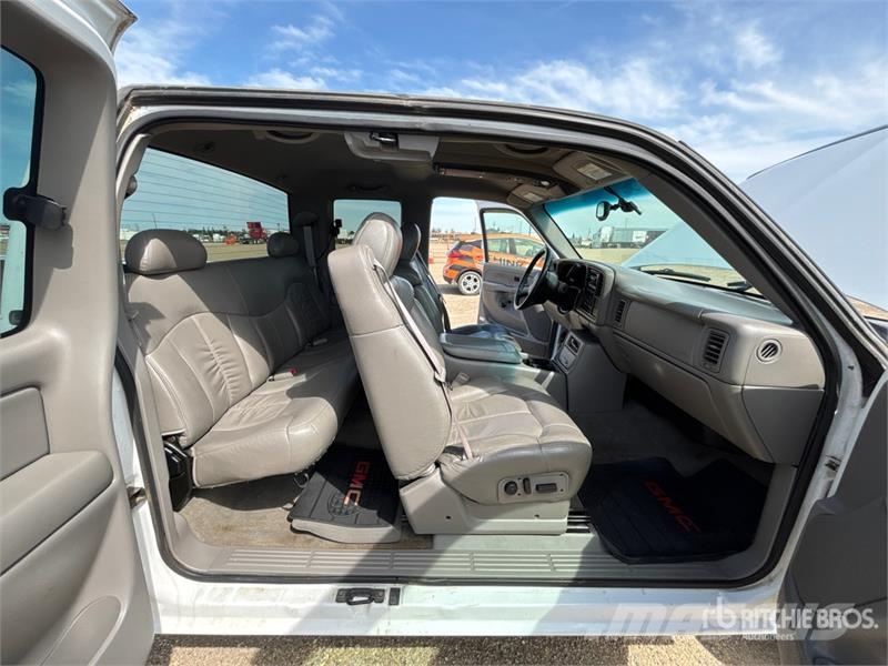 Chevrolet Silverado 2500 LT 4x2 Extended Cab Pickup Kita
