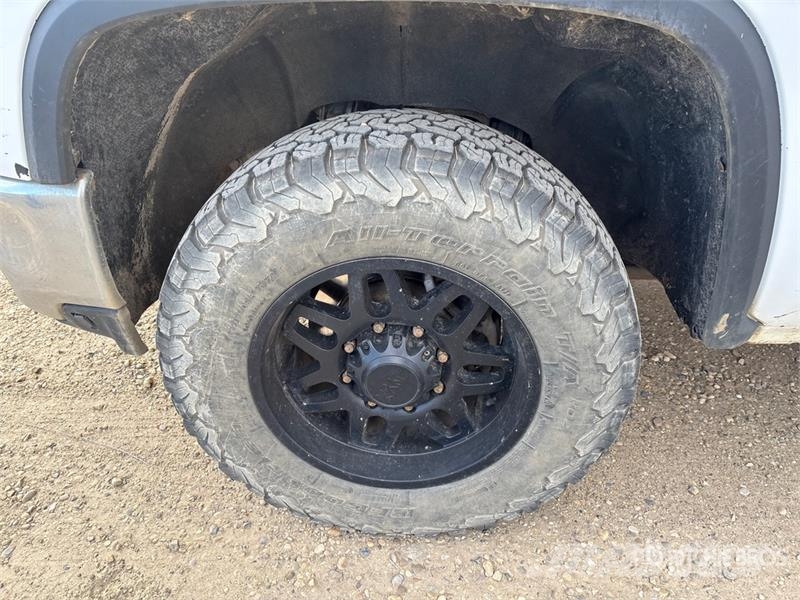 Chevrolet Silverado 2500HD 4x4 Crew Cab Pickup Други