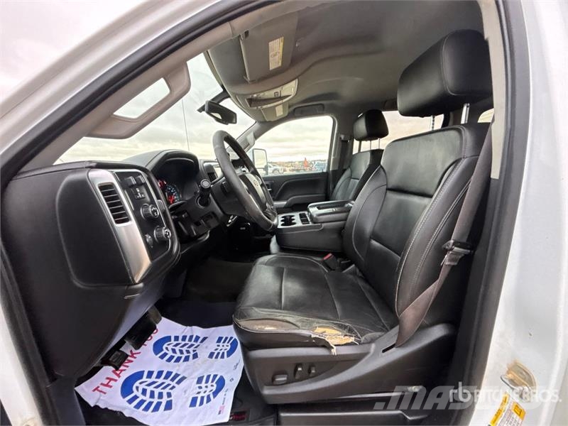 Chevrolet Silverado 2500HD LTZ 4x4 Crew Cab Pickup Andre varebiler